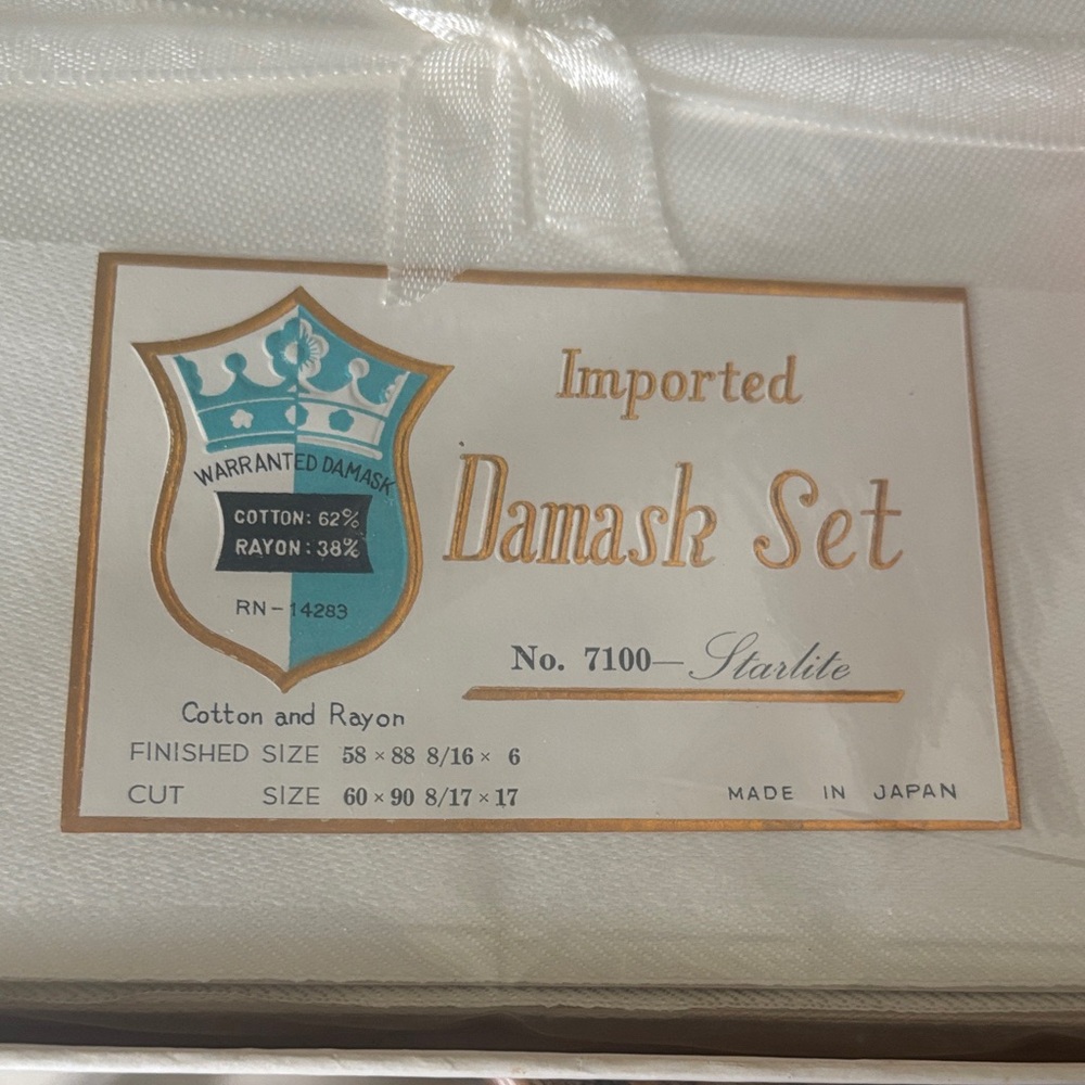 Imported Damask Set in white